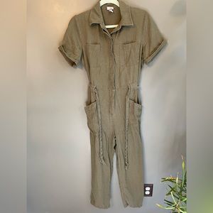 A new day olive green shortsleeve jumpsuit with belt & pockets size medium